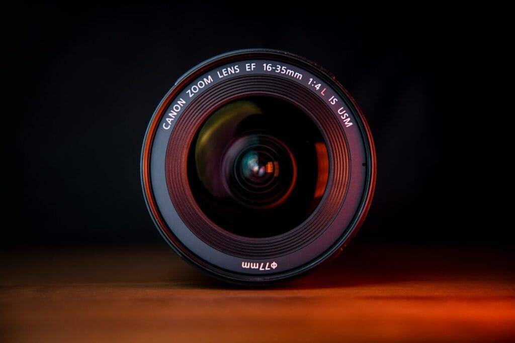 Grand-angle parfait pour photographier un paysage sous l'éclipse
